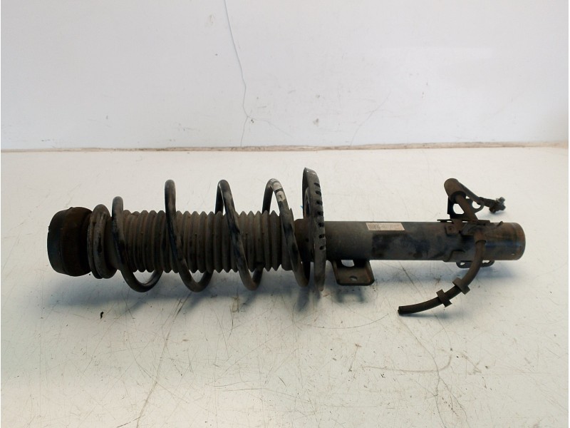 Recambio de amortiguador delantero derecho para volkswagen polo (9n3) advance referencia OEM IAM 6R0413031C  