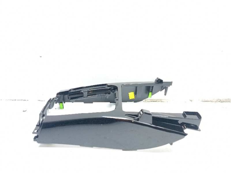 Recambio de moldura para kia ceed business referencia OEM IAM 84651J7000FHV  