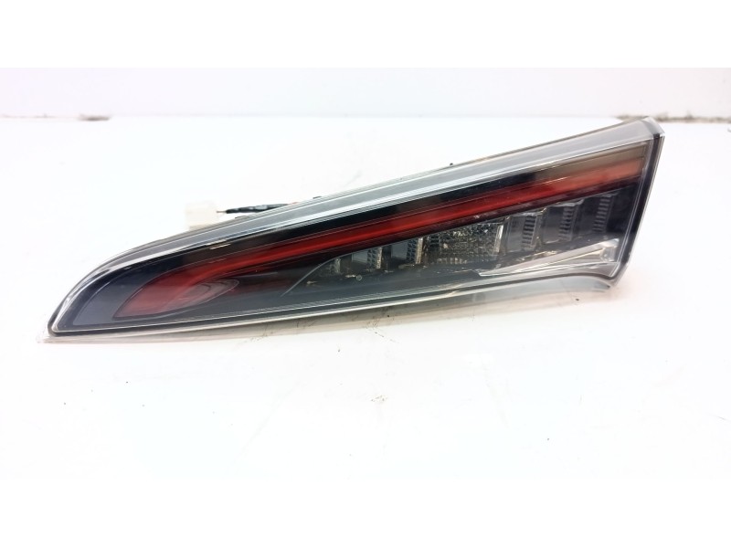 Recambio de piloto trasero derecho interior para toyota corolla (e21) referencia OEM IAM 8158102B80  