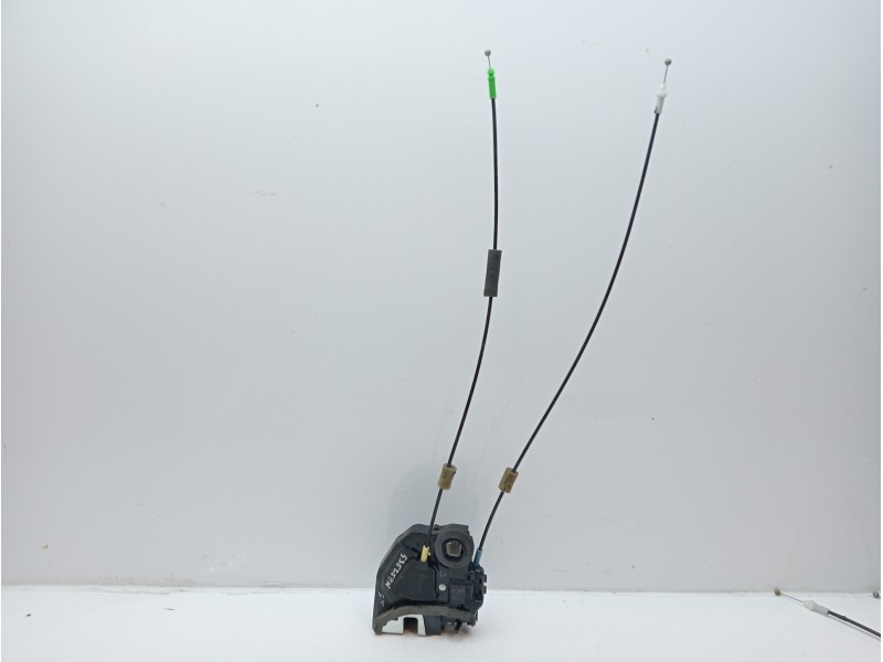Recambio de cerradura puerta trasera izquierda para toyota rav 4 referencia OEM IAM 6906033120 7033104 
