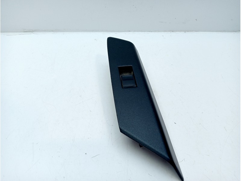 Recambio de mando elevalunas trasero izquierdo para toyota rav 4 referencia OEM IAM 7427242070  