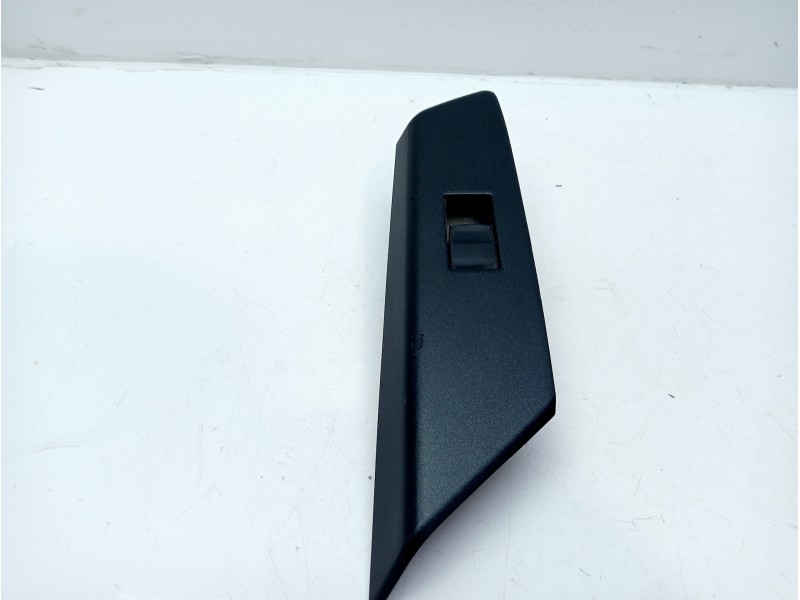 Recambio de mando elevalunas trasero derecho para toyota rav 4 referencia OEM IAM 7427142070  