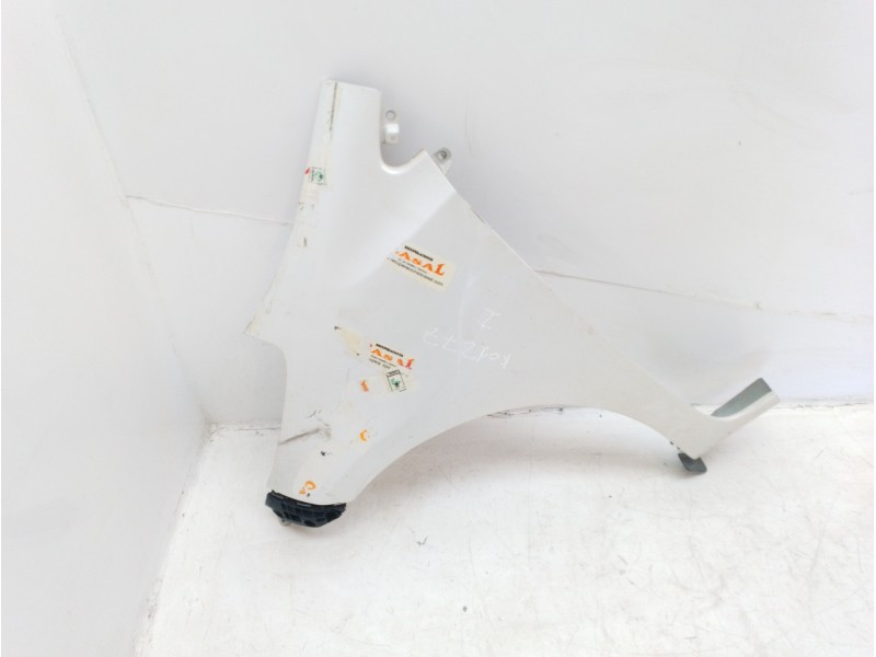 Recambio de aleta delantera izquierda para toyota iq 1.0 cat referencia OEM IAM 5380274010  