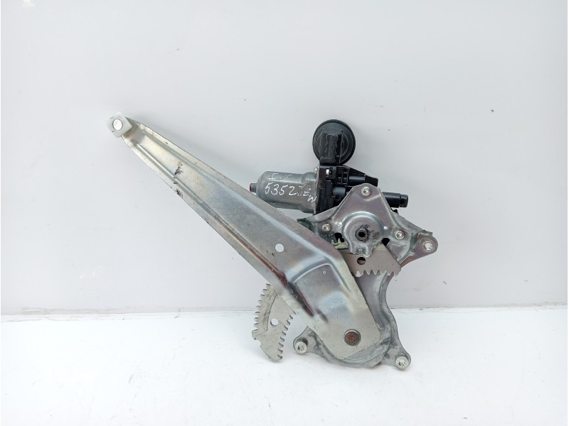 Recambio de motor elevalunas trasero izquierdo para toyota rav 4 referencia OEM IAM 8571035180  