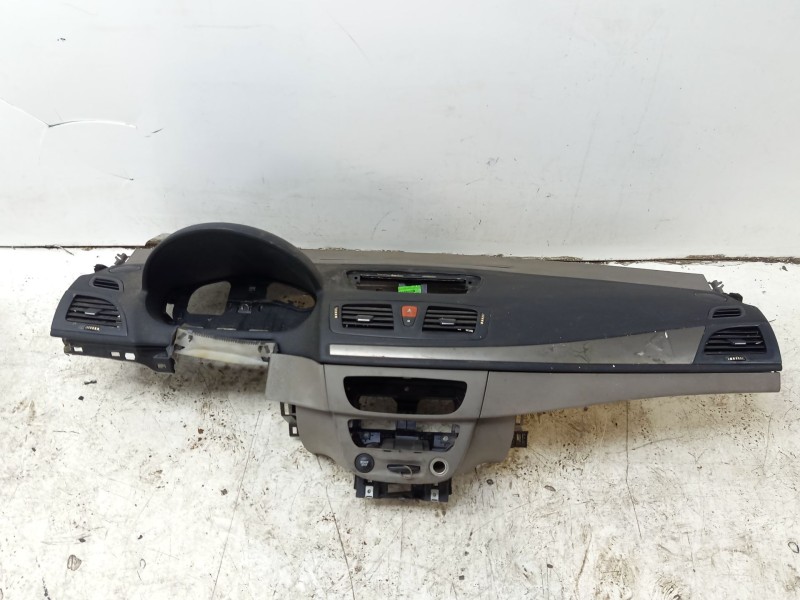 Recambio de salpicadero para renault megane iii berlina 5 p dynamique referencia OEM IAM 681000021R 251503211R 609766600F
