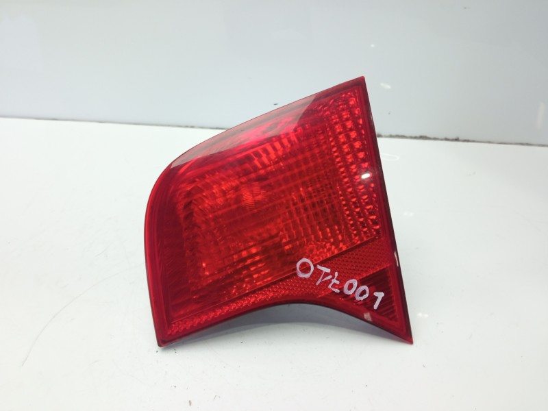Recambio de piloto trasero derecho interior para audi a4 berlina (8e) 2.0 tfsi (147kw) referencia OEM IAM 8E5945094  