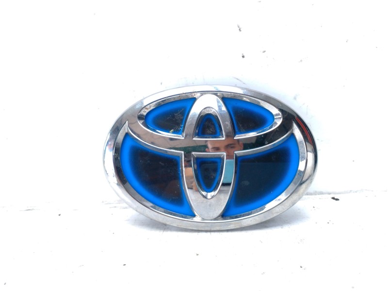 Recambio de suelo para toyota yaris hybrid active referencia OEM IAM 753100D010  