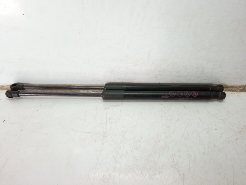 Recambio de amortiguadores maletero / porton para toyota yaris active referencia OEM IAM 689500D210  