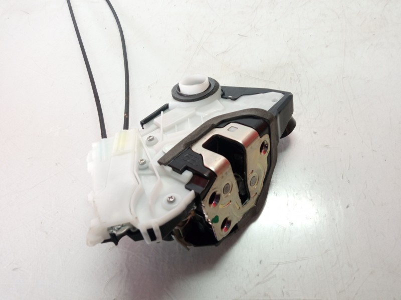 Recambio de cerradura puerta delantera derecha para toyota yaris active referencia OEM IAM 190822 U3111130 