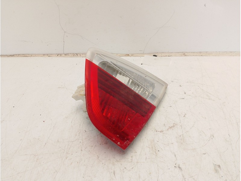 Recambio de piloto trasero derecho interior para bmw serie 3 berlina (e90) 320d referencia OEM IAM 63216937460  