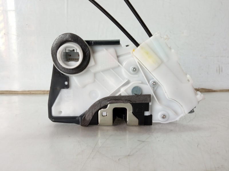 Recambio de cerradura puerta delantera izquierda para toyota yaris active referencia OEM IAM 690400D520  
