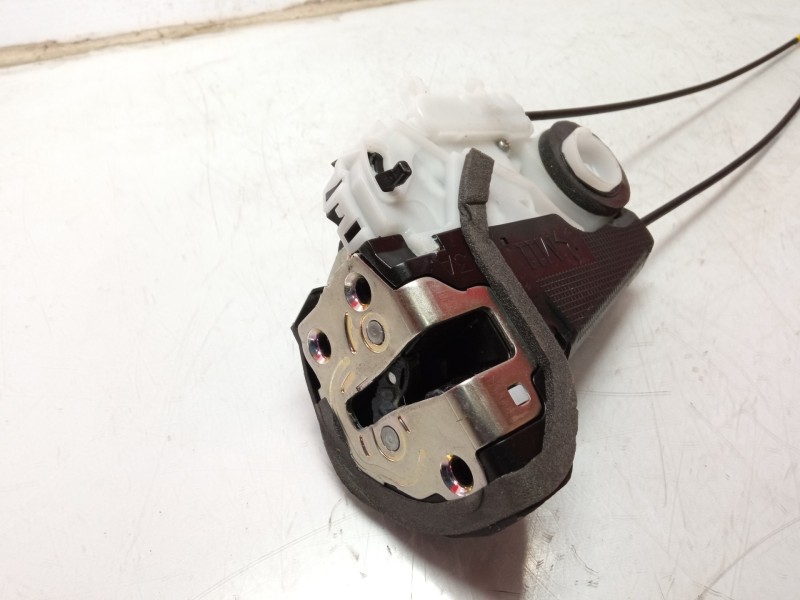 Recambio de cerradura puerta trasera derecha para toyota yaris active referencia OEM IAM U2014110 190809 