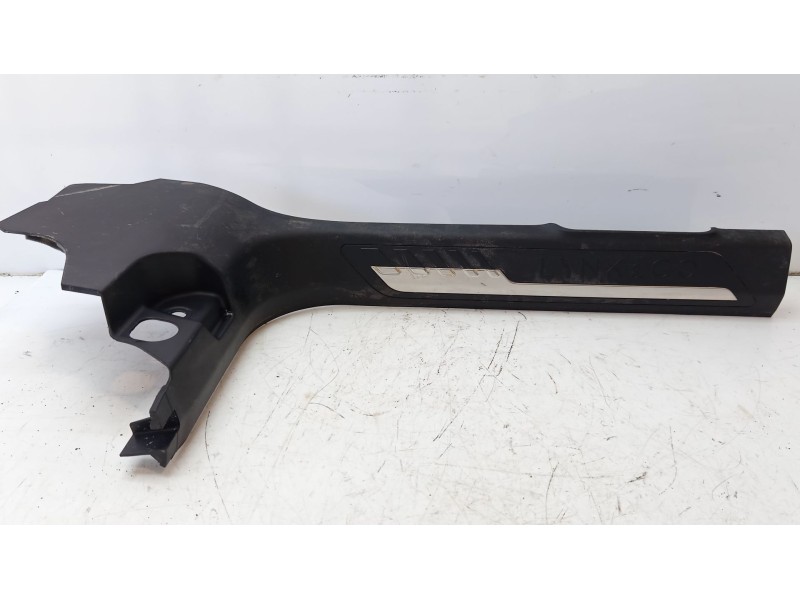 Recambio de moldura para lynk & co 01 phev referencia OEM IAM 8889239183 8889753158 