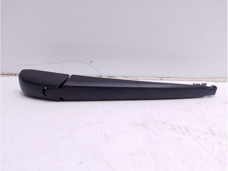 Recambio de brazo limpia trasero para toyota yaris 1.5 16v cat referencia OEM IAM 85241K0010  