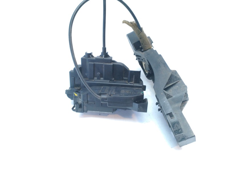 Recambio de cerradura puerta trasera derecha para renault megane iii sport tourer expression referencia OEM IAM 825020001R  