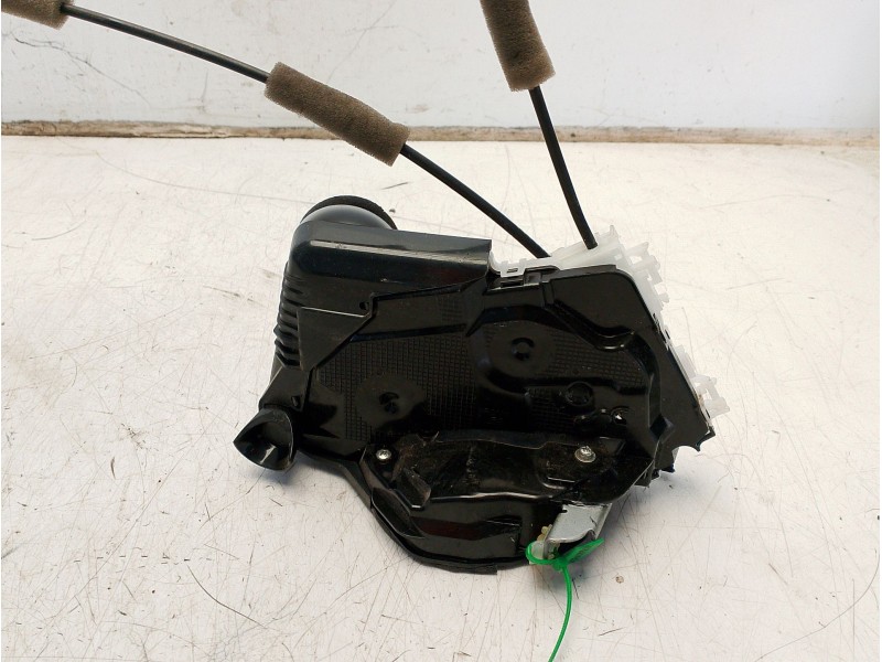 Recambio de cerradura puerta delantera derecha para toyota yaris active referencia OEM IAM 69030K0031  