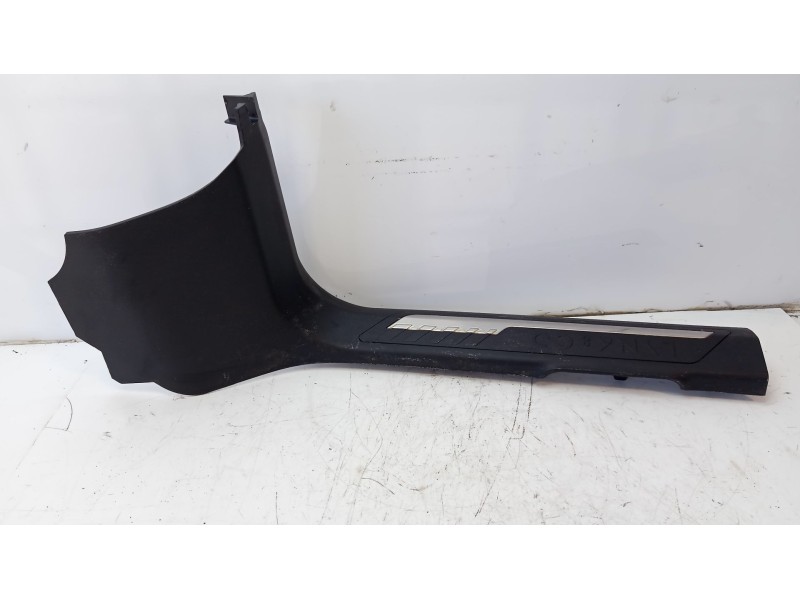 Recambio de moldura para lynk & co 01 phev referencia OEM IAM 8889239214 8889753161 