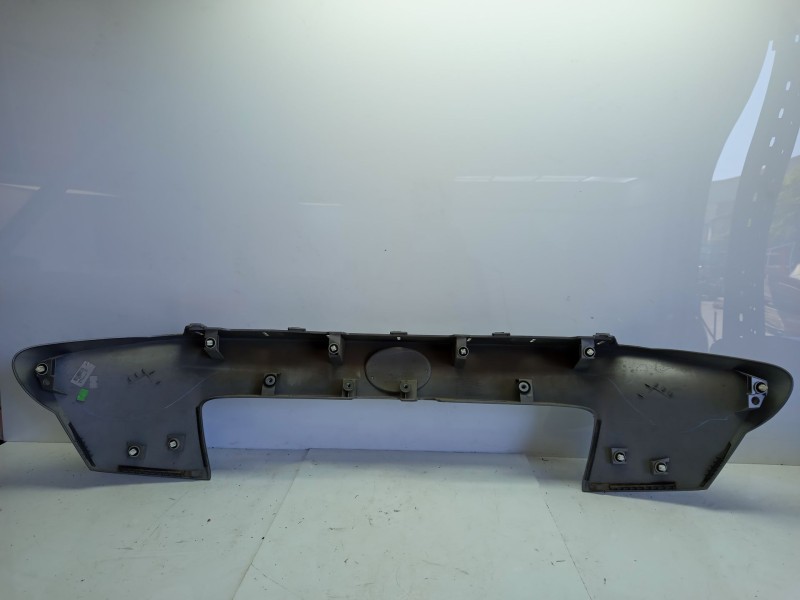 Recambio de molduras traseras para toyota c-hr referencia OEM IAM 76811F4010  