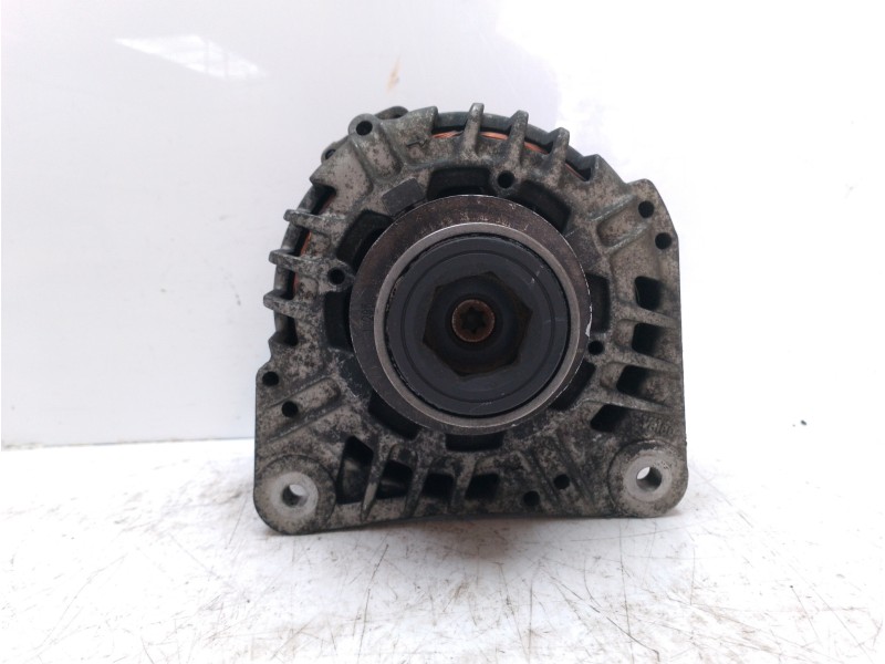 Recambio de alternador para renault clio ii fase ii (b/cb0) 1.2 referencia OEM IAM 7711134752  