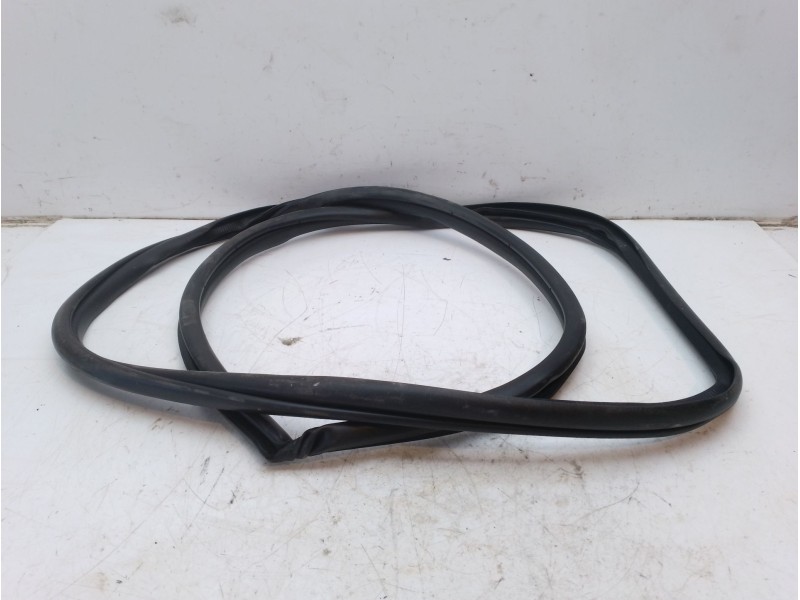 Recambio de gomas contorno puerta para lexus ux (za10) referencia OEM IAM 6233176040  