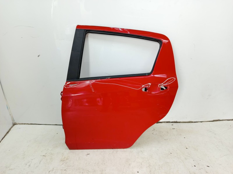Recambio de puerta trasera izquierda para toyota yaris referencia OEM IAM 670040D210  670040D210 / 6711452210