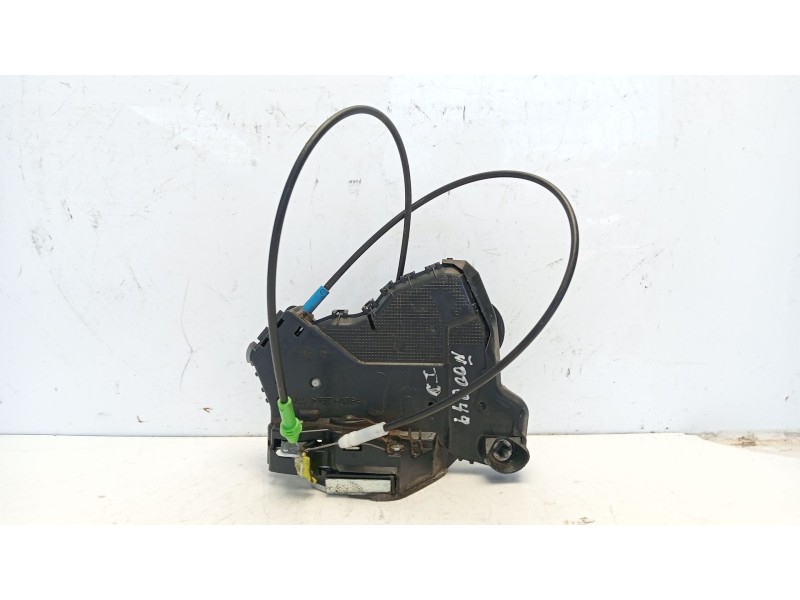 Recambio de cerradura puerta delantera izquierda para toyota auris active referencia OEM IAM 6904002210  