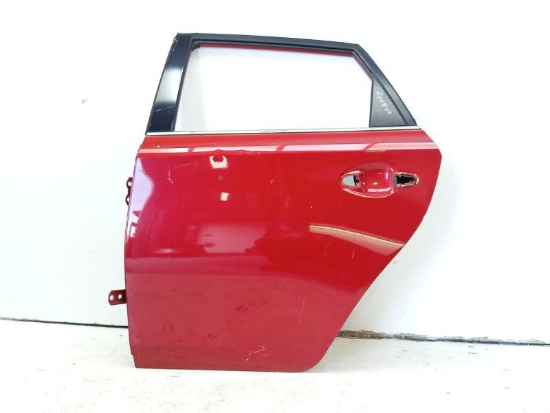 Recambio de puerta trasera izquierda para toyota auris active referencia OEM IAM 6700402380  6711402180