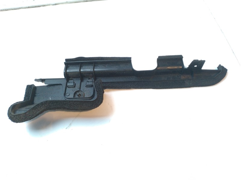 Recambio de molduras delanteras para toyota yaris active referencia OEM IAM 16595F3030  