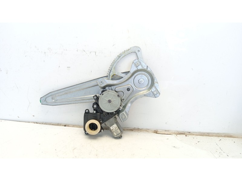 Recambio de elevalunas trasero derecho para toyota auris active referencia OEM IAM 6984002430  