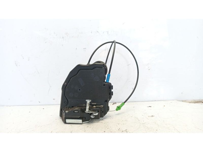 Recambio de cerradura puerta trasera derecha para toyota auris active referencia OEM IAM 6905042021  