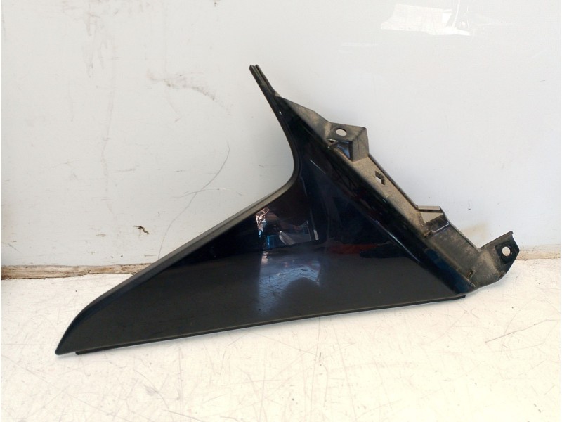 Recambio de molduras traseras para toyota yaris referencia OEM IAM 768070D010  