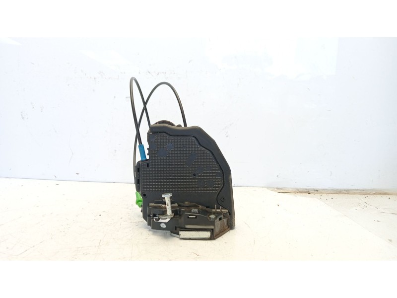 Recambio de cerradura puerta trasera izquierda para toyota auris active referencia OEM IAM 6906002170  