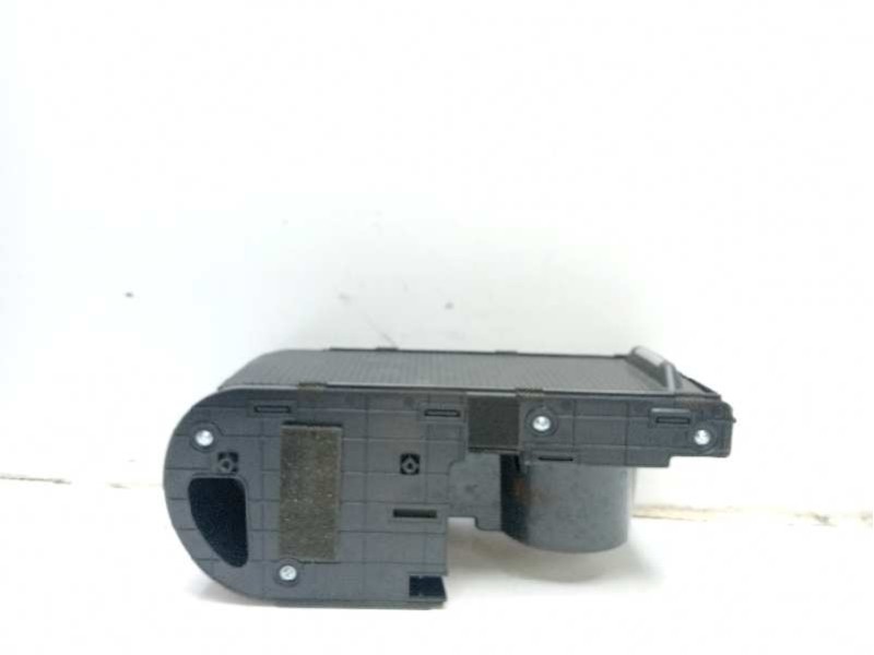 Recambio de moldura para kia ceed business referencia OEM IAM 84620J7000WK  
