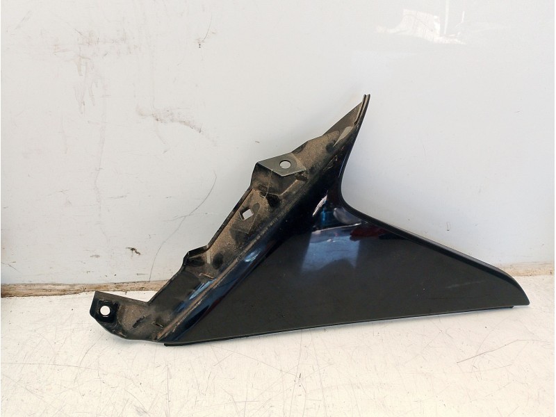 Recambio de molduras traseras para toyota yaris referencia OEM IAM 768080D010  