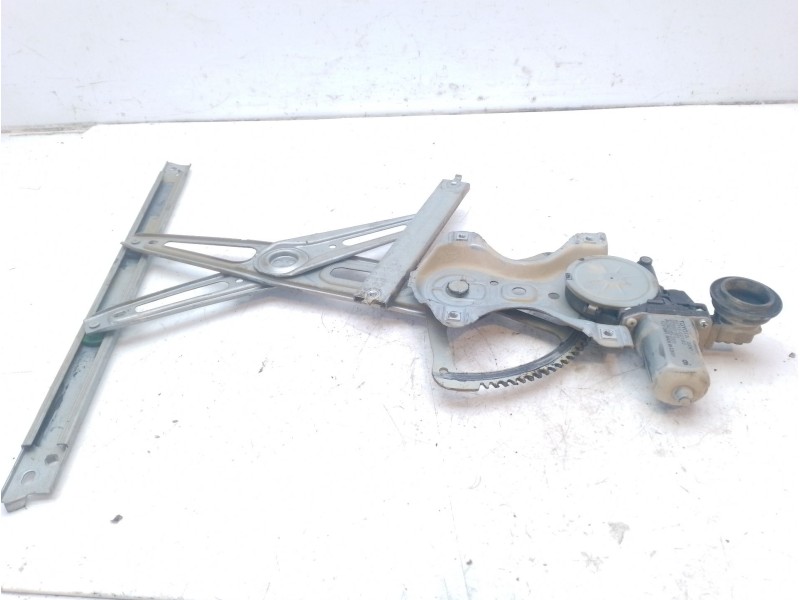 Recambio de elevalunas delantero derecho para toyota yaris referencia OEM IAM 698100D300  857100D100