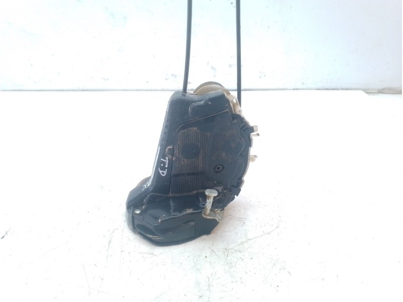 Recambio de cerradura puerta trasera derecha para toyota yaris referencia OEM IAM 690500D310  