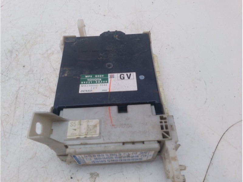 Recambio de caja reles / fusibles para toyota yaris referencia OEM IAM 8273052K40 / 892200D120  