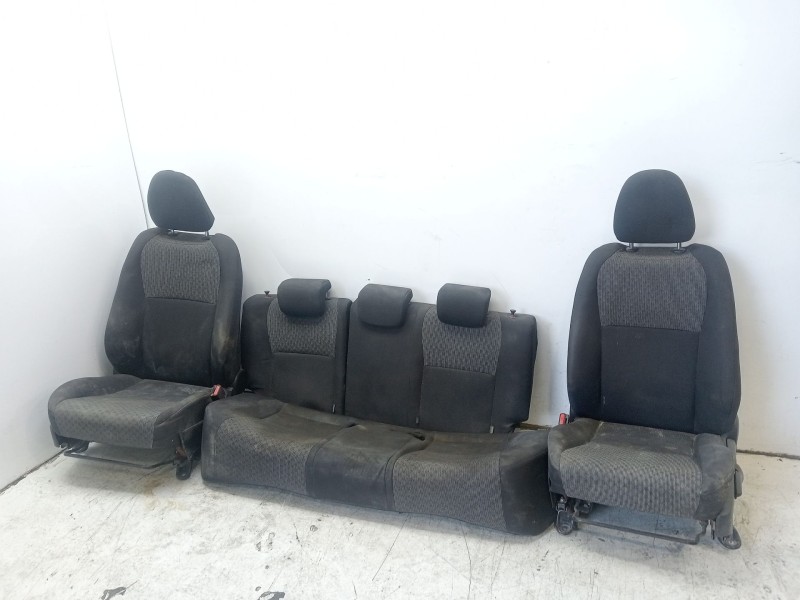 Recambio de juego asientos completo para toyota yaris referencia OEM IAM 716200D163 716100D183 715030D190