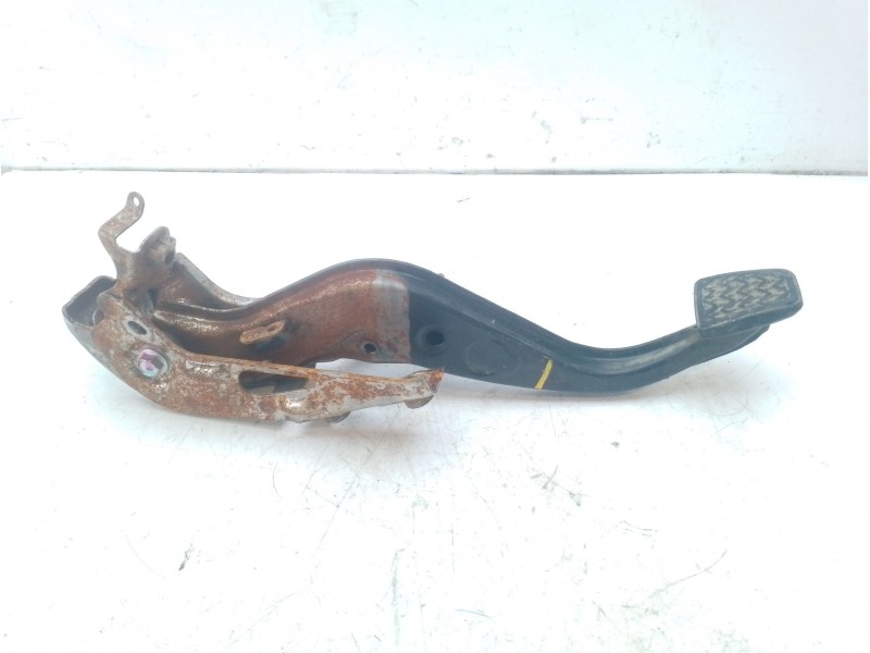 Recambio de pedal embrague para toyota yaris referencia OEM IAM 313110D110  