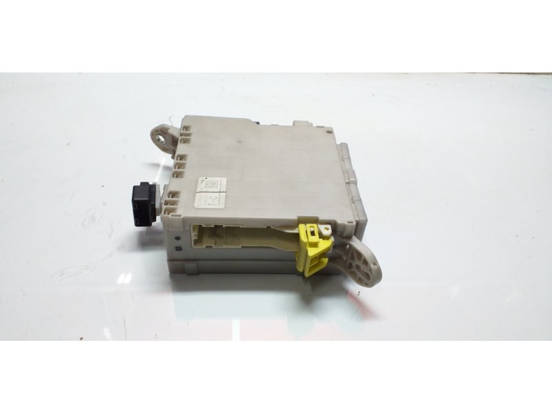 Recambio de caja reles / fusibles para lexus ls (usf4/uvf4) 460 referencia OEM IAM 8273050160B  