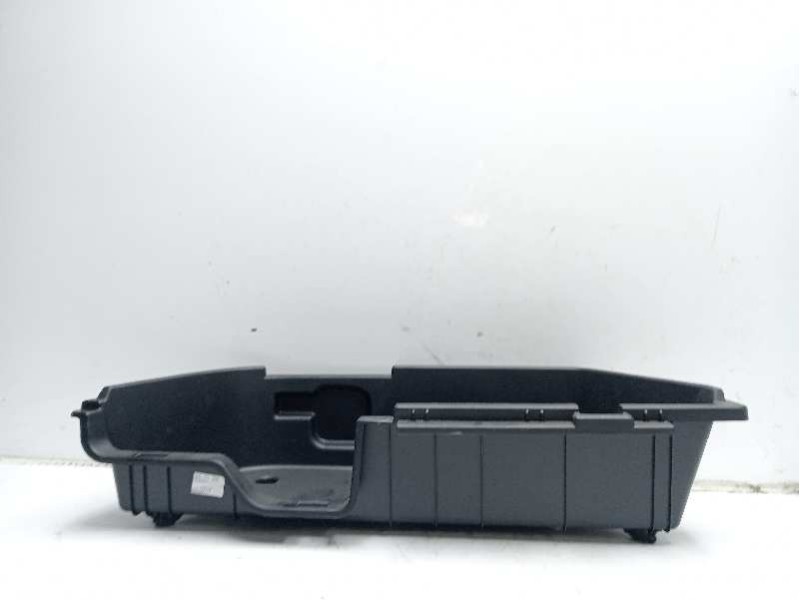 Recambio de molduras traseras para kia ceed business referencia OEM IAM 85753J7310  
