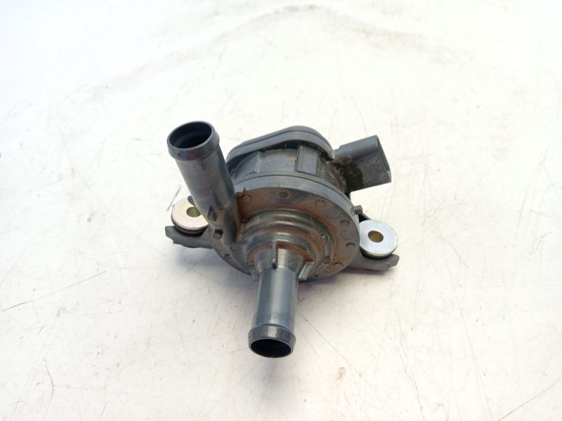 Recambio de bomba agua para toyota yaris referencia OEM IAM G904052030  