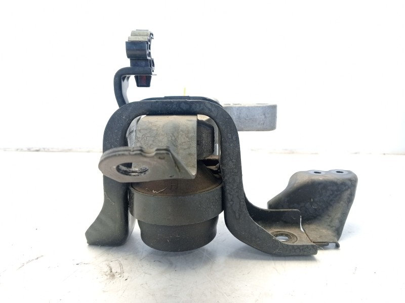 Recambio de soporte motor derecho para toyota yaris referencia OEM IAM 12305K0050  