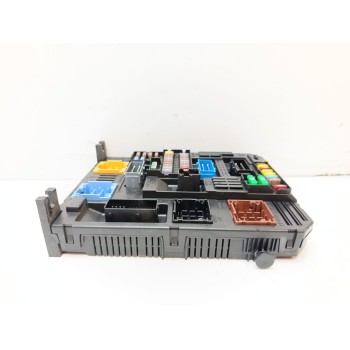 CAJA RELES / FUSIBLES SU001B1678 