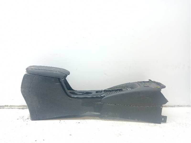 Recambio de apoyabrazos central para toyota corolla (e21) hybrid advance referencia OEM IAM 5881002061C0  