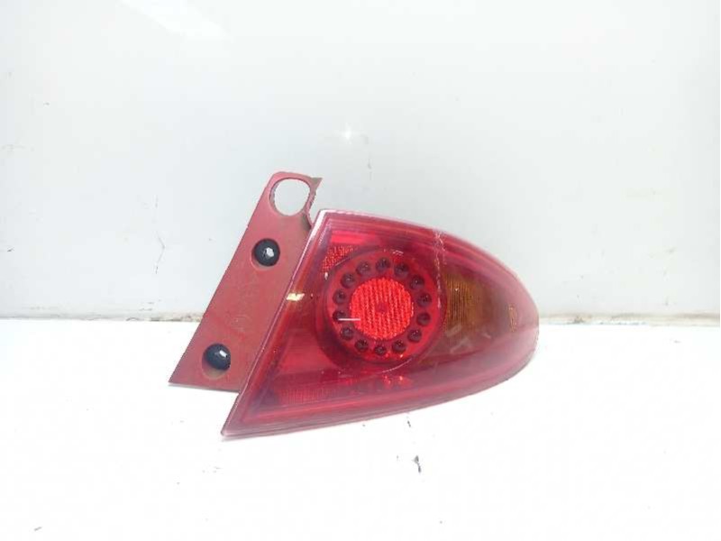 Recambio de piloto trasero derecho para seat leon (1p1) reference referencia OEM IAM 1P0945112D  