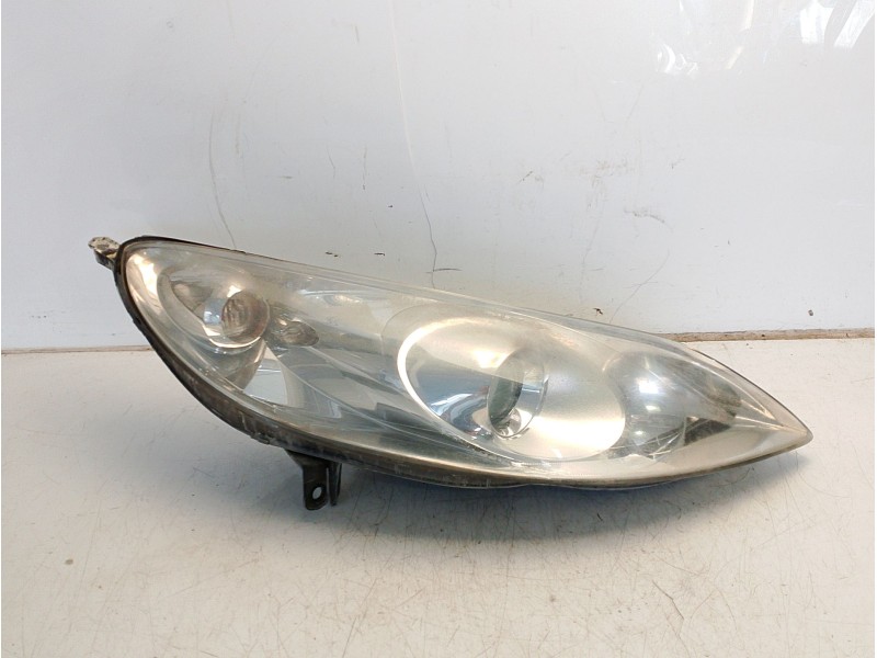 Recambio de faro derecho para peugeot 407 sw (6e_, 6d_) 2.0 hdi 135 referencia OEM IAM 620692  
