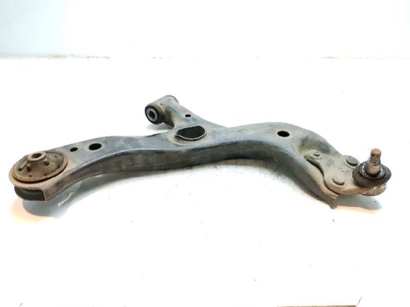 Recambio de brazo suspension inferior delantero derecho para toyota c-hr referencia OEM IAM 4806810130  