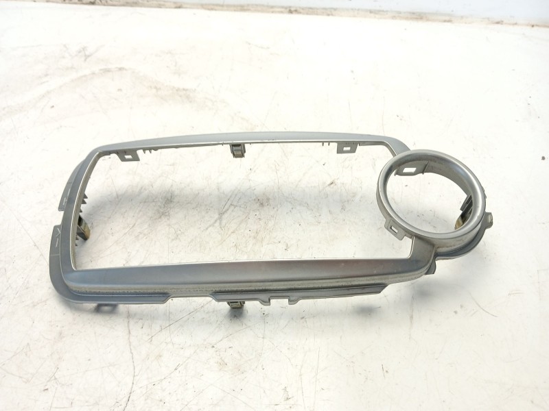 Recambio de molduras delanteras para toyota yaris 1.5 16v cat referencia OEM IAM 864510D010  