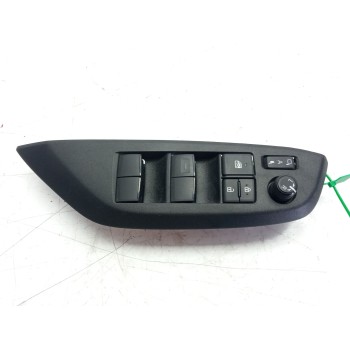 MANDO ELEVALUNAS DELANTERO DERECHO 840400D020 